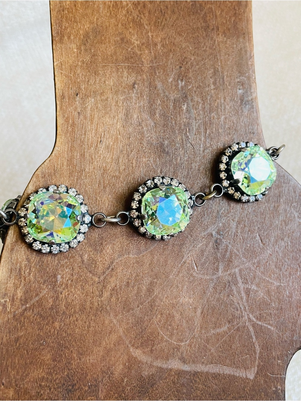 Victoria Lynn Green Iridescent Sparkly Crystal Halo Link Bracelet Size 6.5